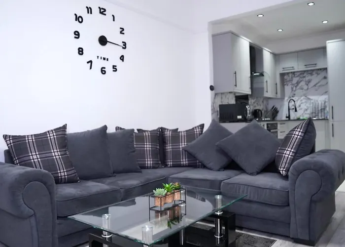 Recently Refurbished 2 Bedroom Apartment!