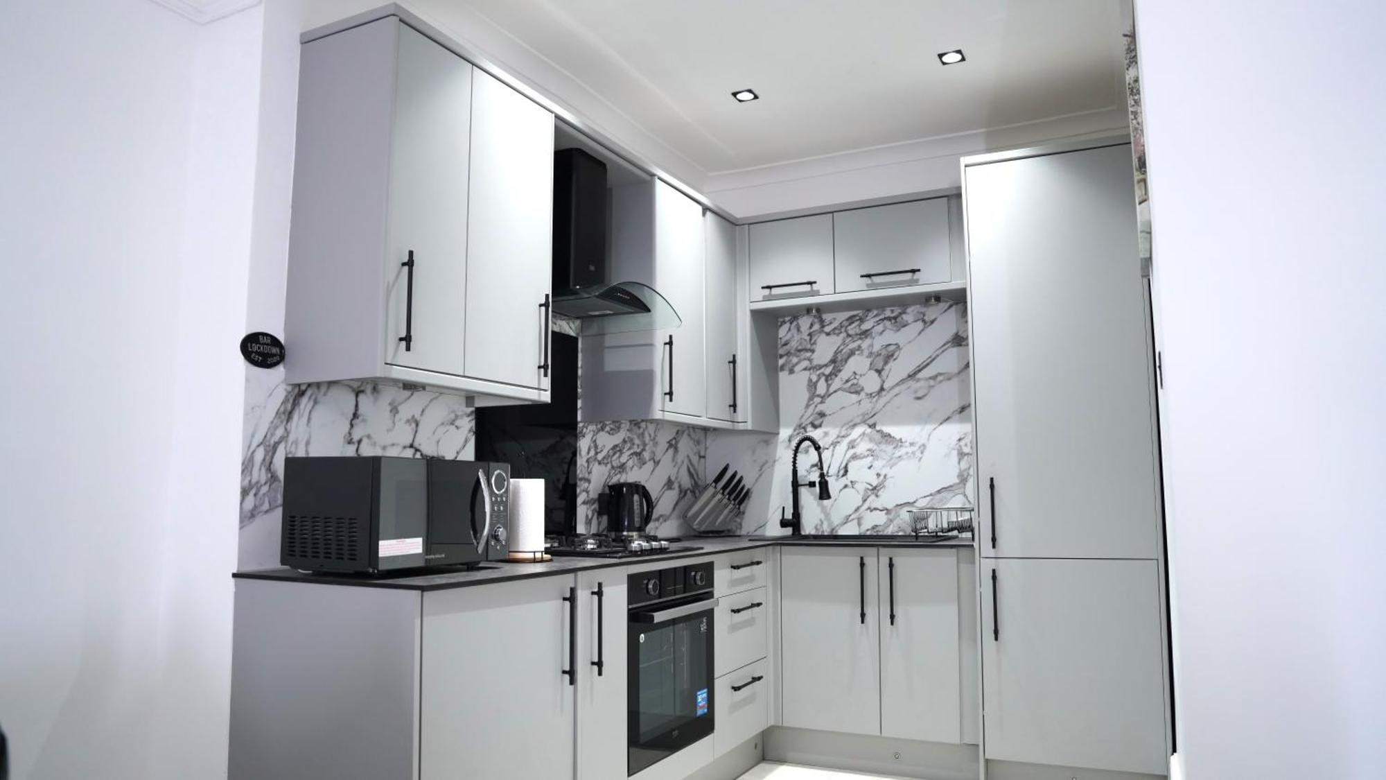 Recently Refurbished 2 Bedroom Apartment! Appartement *