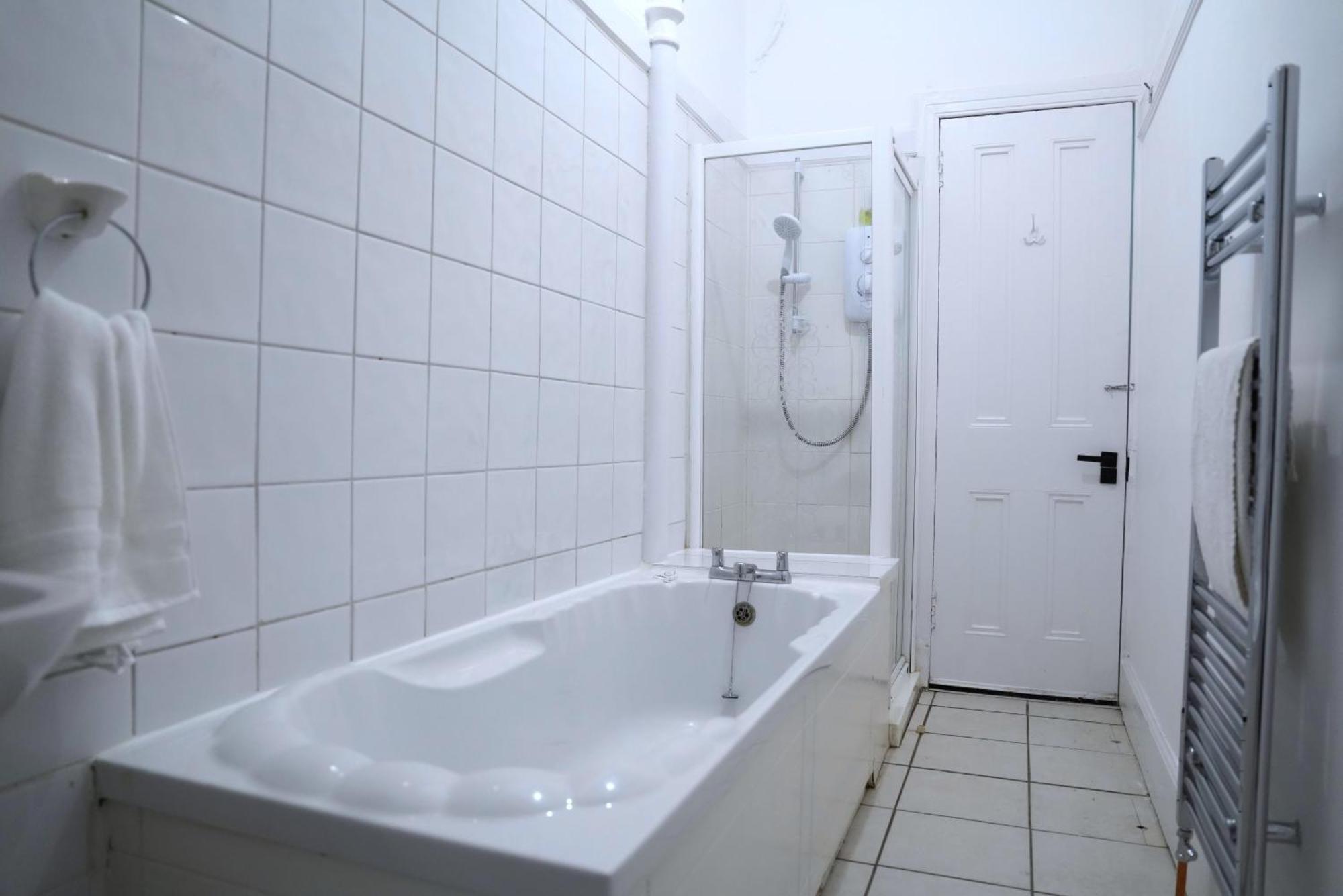 Recently Refurbished 2 Bedroom Apartment! Appartement
